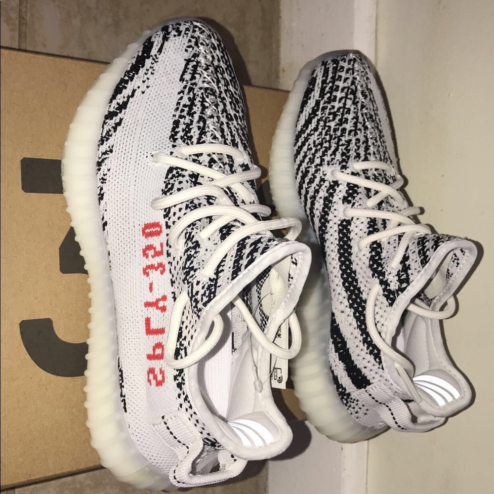 Yeezy zebra AUTHENTIC size 4.5